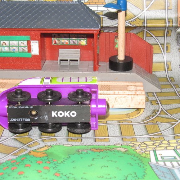 Thomas Chuggington Wooden Railway Train Engine Track Koko - Picture 5 of 5